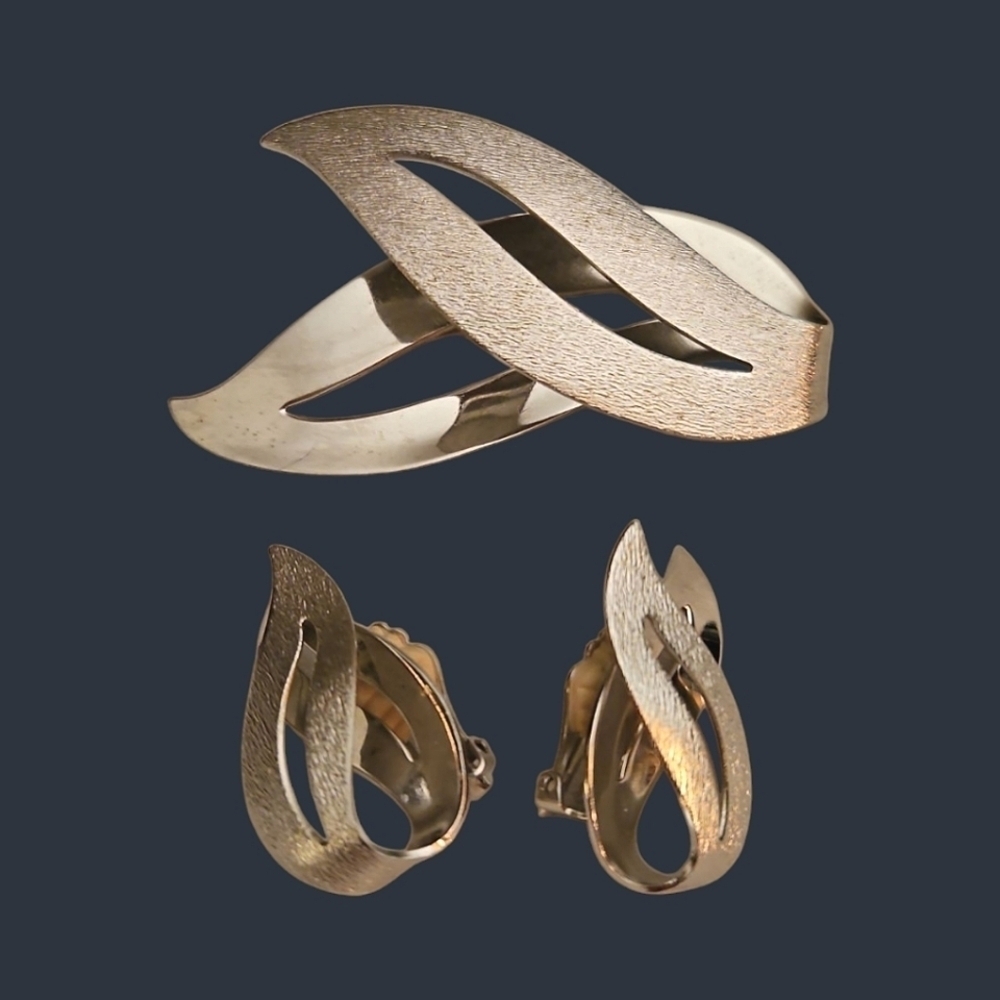 VTG SARAH COVENTRY 1960s Elegant Satin Flame Silver Brooch Clip-on Earrings Set